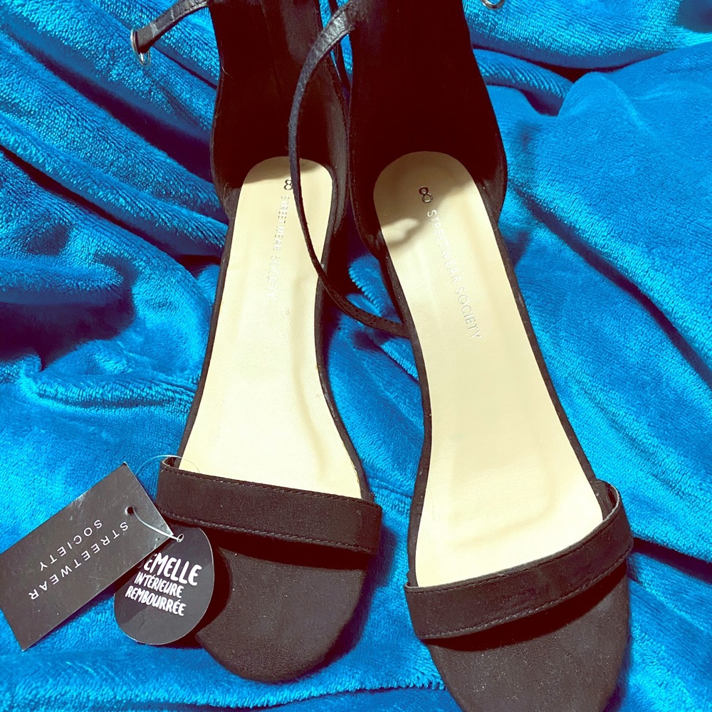 BNWT Strappy, Low Heeled sandal